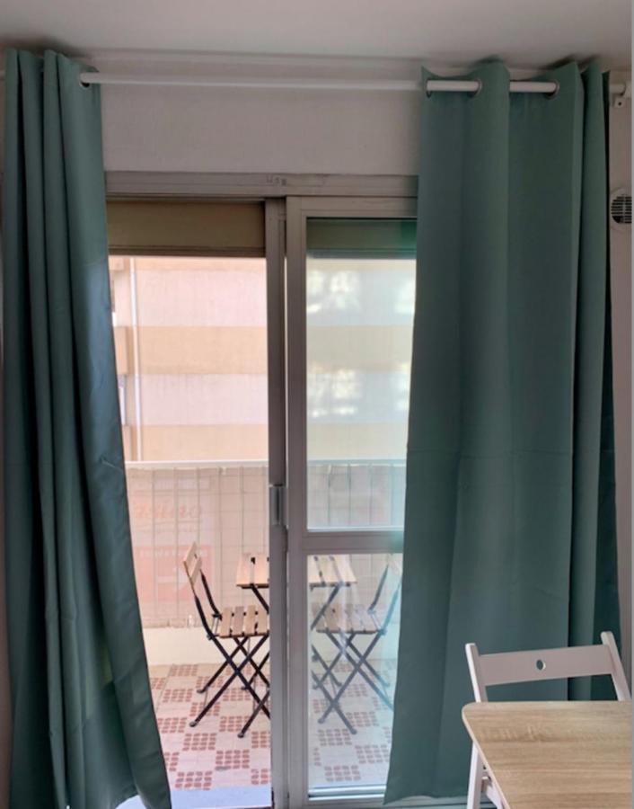 Bright Studio With Balcony At The Foot Of The Sea Appartement *